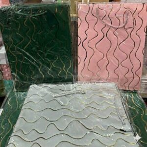 მყარი სასაჩუქრე ჩანთა ზოლიანი