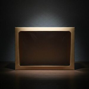 ფანჯრიანი კრაფტის ყუთი