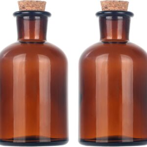 მუქი ქარვისფერი მინის ბოთლი კორპის თავსახურით.